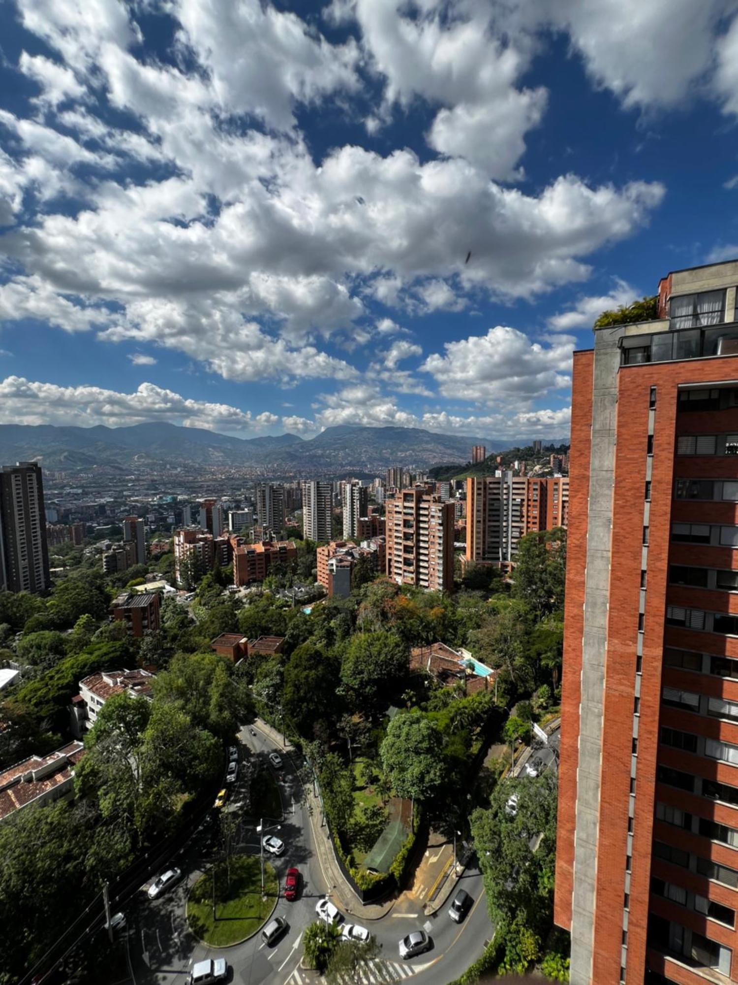 Cozy Poblado Tesoro Area * Medellin